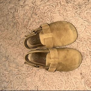 Cat and Jack clogs- Size 6